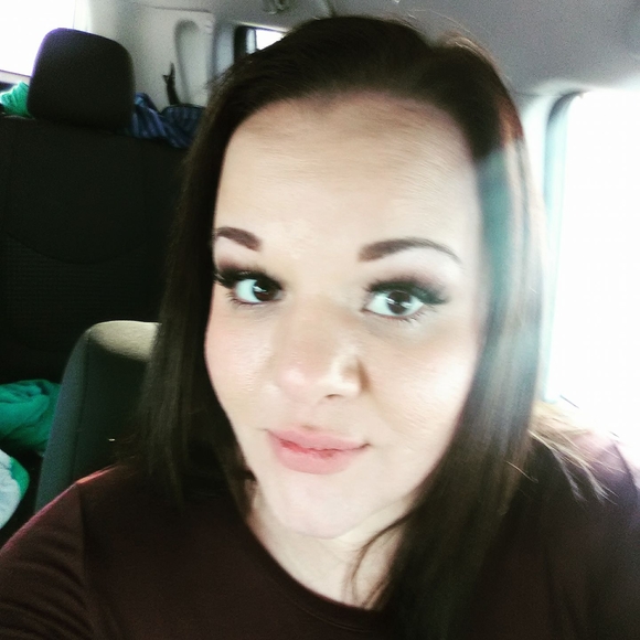 Meet your Posher, Caitlin - Picture 1 of 1